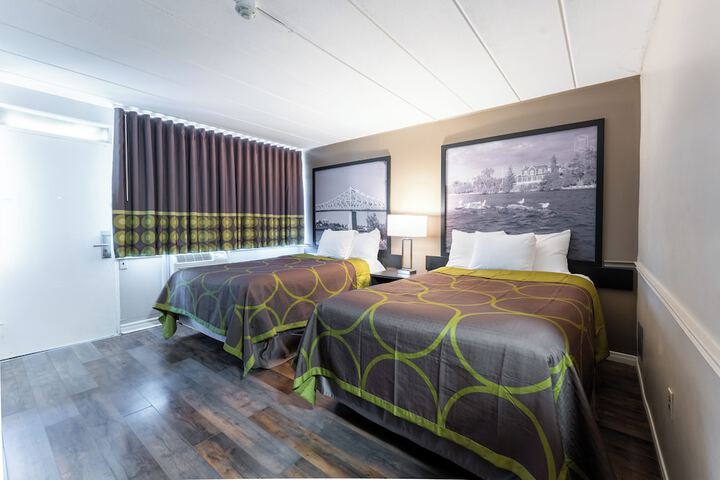 Super 8 by Wyndham Gananoque / Country Squire Resort