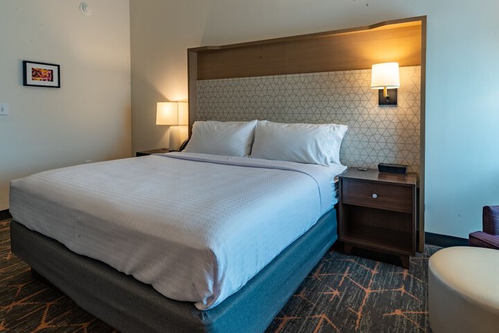 Room 35 of 65