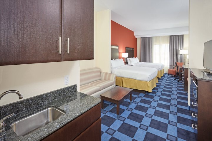 Room 13 of 40
