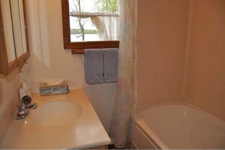 Daniels Lake Lodge B & B