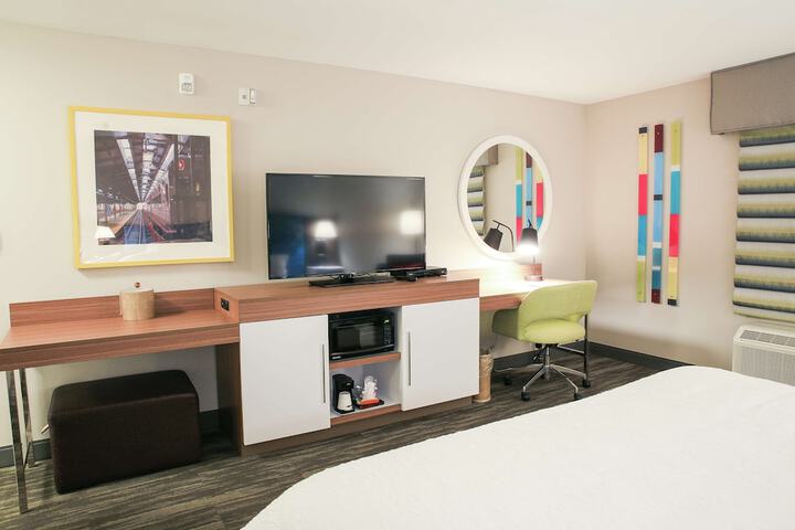 Hampton Inn & Suites Mount Laurel / Moorestown