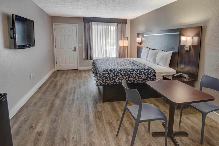 Room 18 of 21