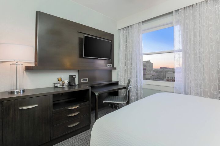 Room 13 of 31