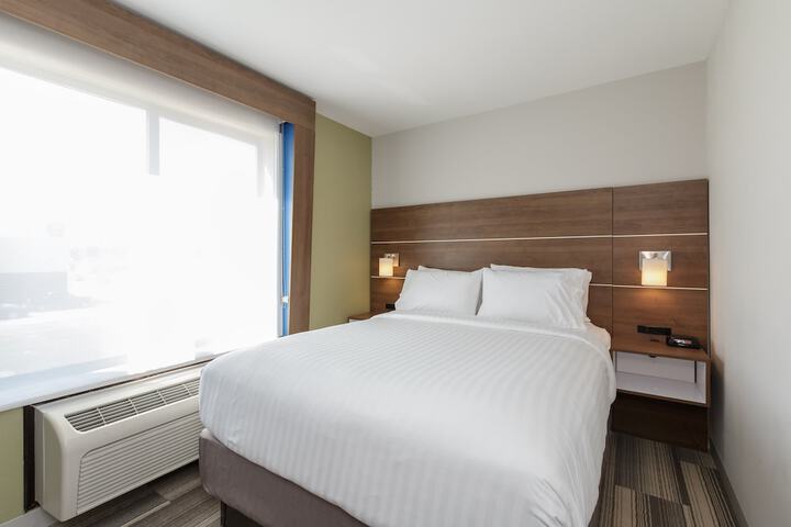 Holiday Inn Express Hotel & Suites South Bend by IHG