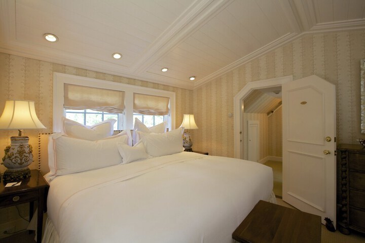 Room 10 of 42