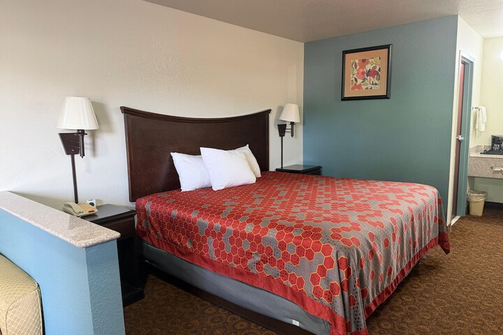 The Magnolia Hotel Searcy