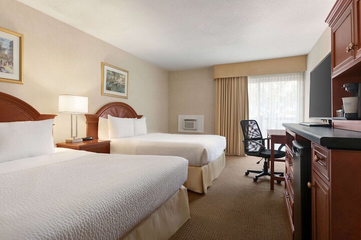 Room 21 of 34