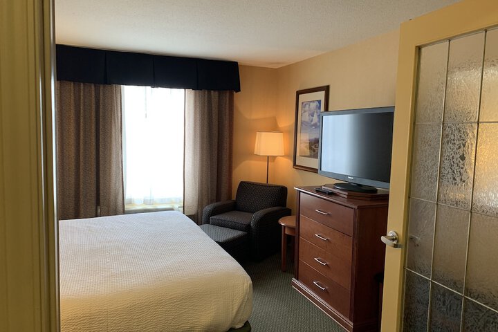 Merit Hotel & Suites