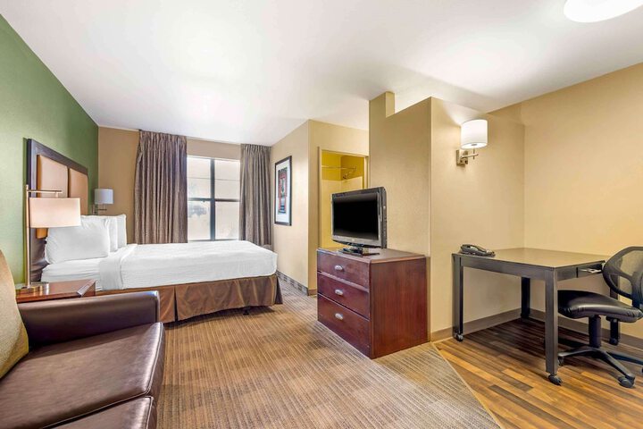 Room 27 of 38