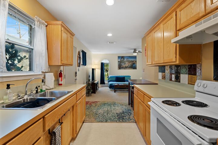 Pet-friendly Marble Falls Home w / Hot Tub!