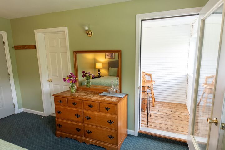 Room 33 of 77