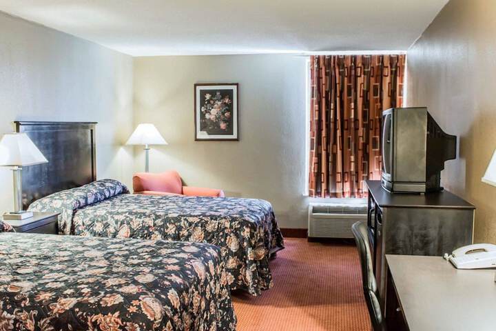 Room 10 of 12