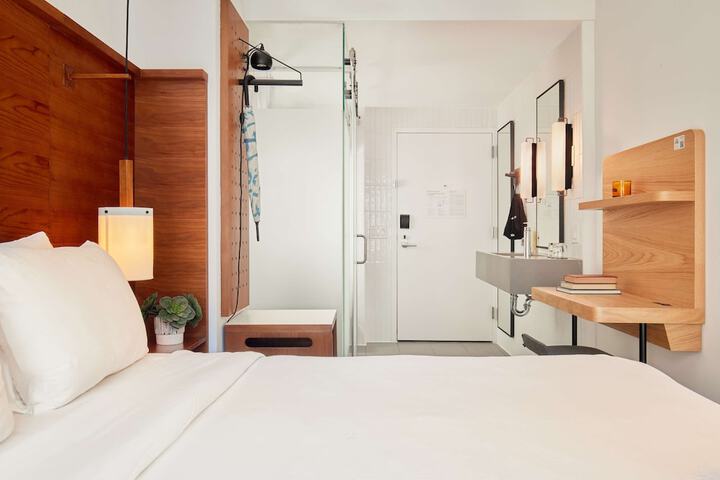 Room 78 of 143