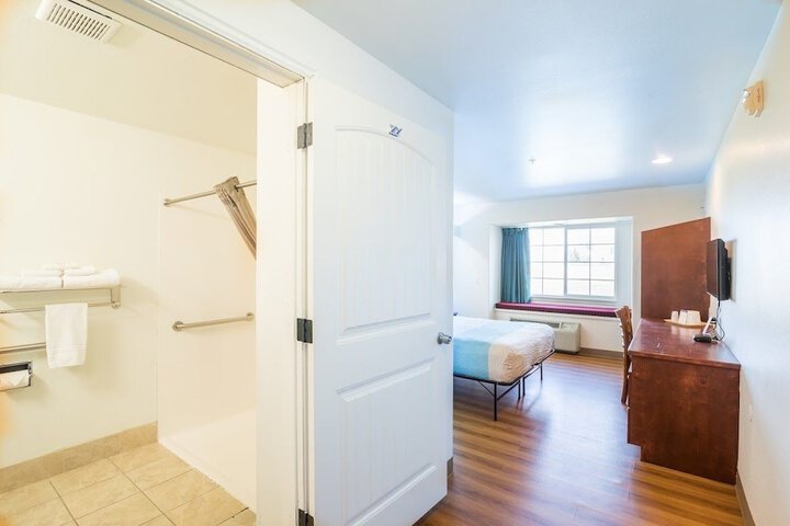 Room 26 of 38