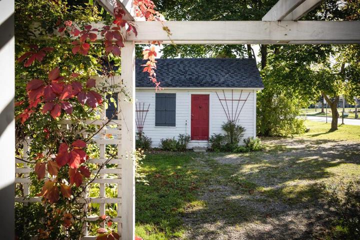 Ames Cottage Elk Rapids