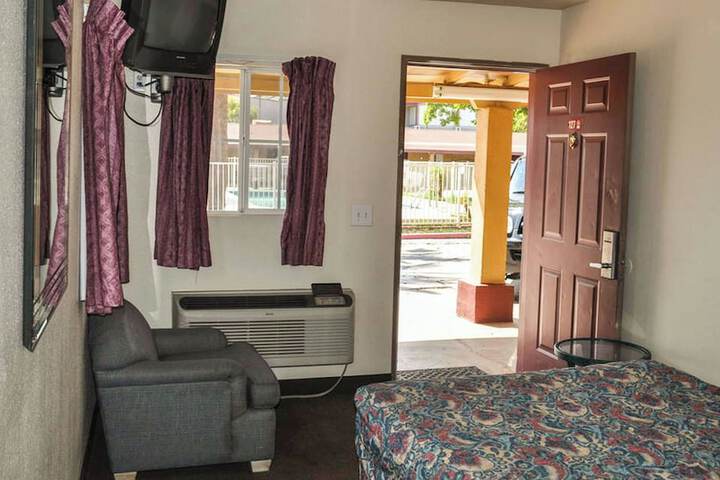 California Suites Motel