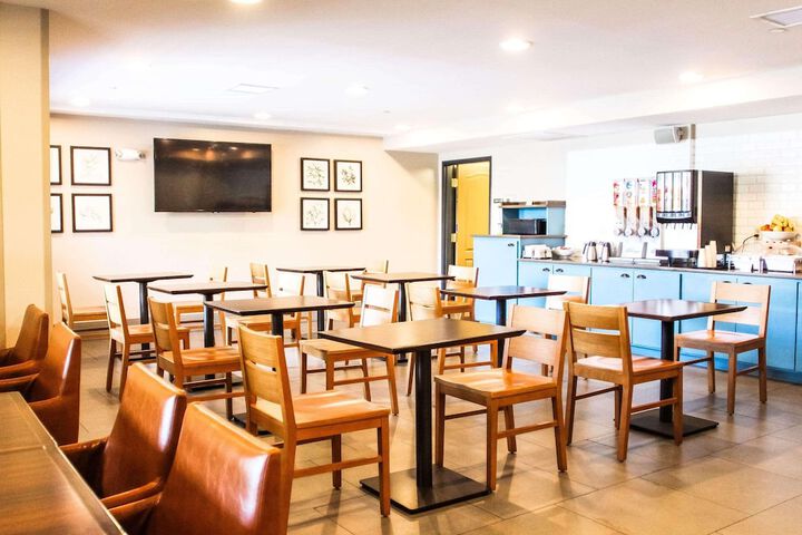 Country Inn & Suites by Radisson Chester, VA