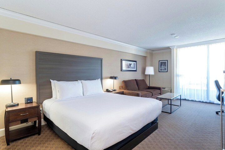 Sandman Signature Vancouver Airport Hotel & Resort