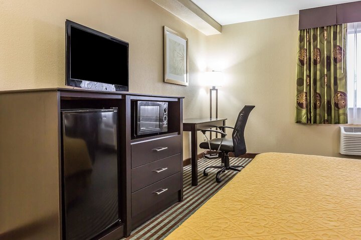 Room 9 of 28