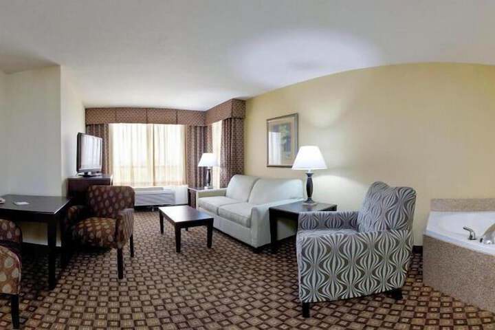 Holiday Inn Quincy East by IHG