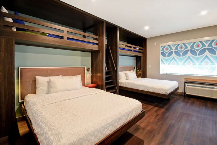 Room 26 of 43