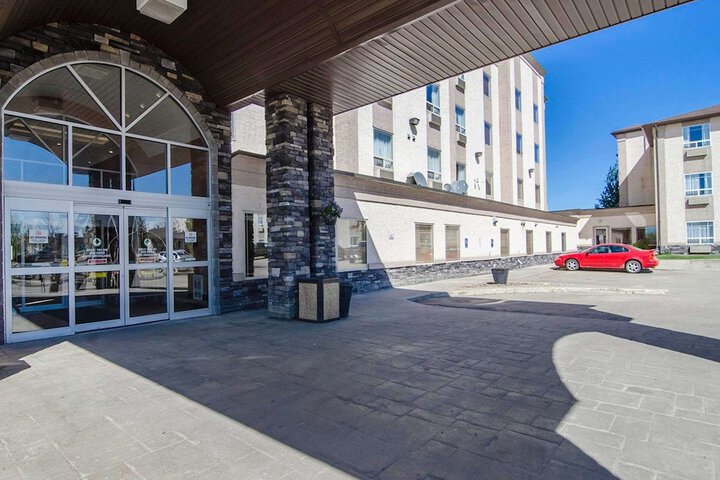 Hotel 2 of 65