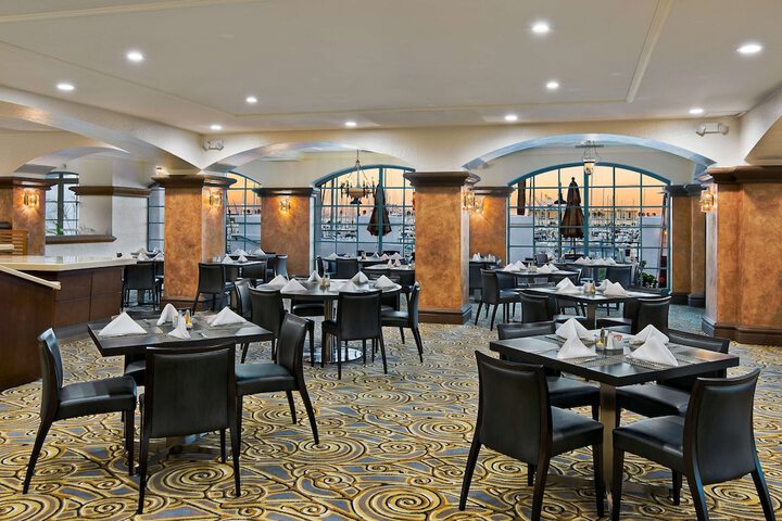 Dining 52 of 62