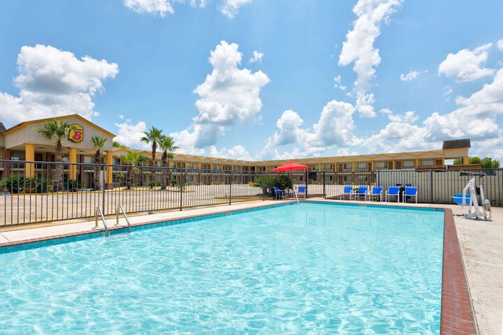 Super 8 by Wyndham Breaux Bridge