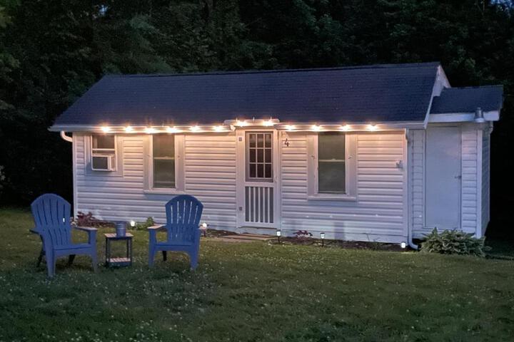 Drop Anchor Cottages and Lake House