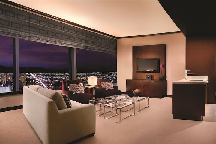 Room 33 of 61