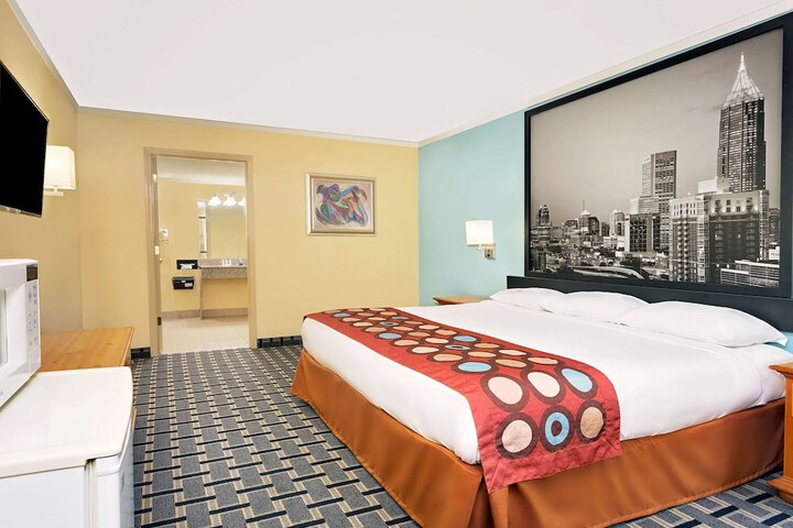 Room 6 of 15