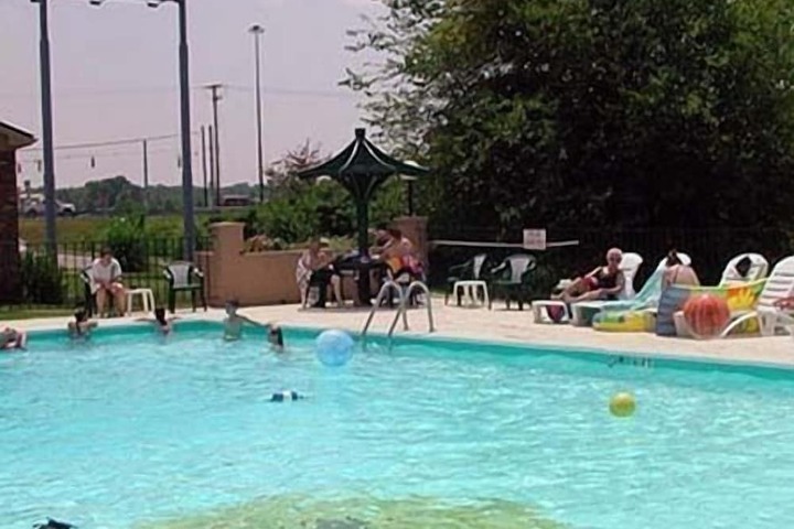 Pool 6 of 17