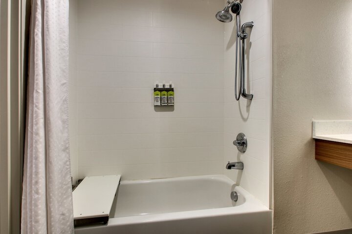 Room 25 of 42