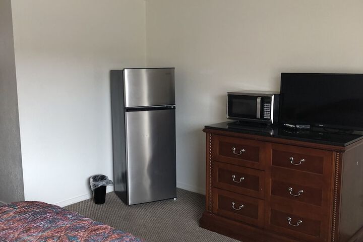 Room 11 of 16