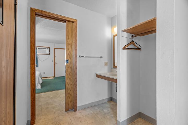 Room 19 of 34