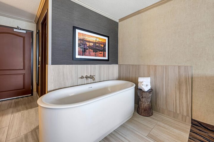 Elizabeth Oceanfront Suites an Ascend Collection Hotel