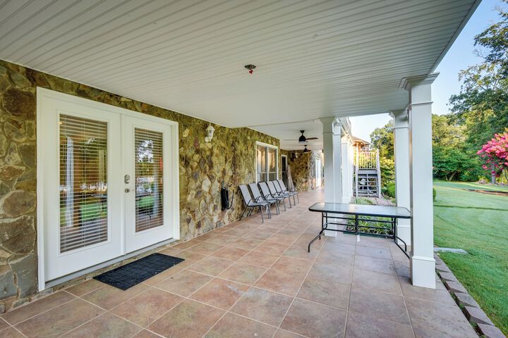 Grand Lakefront Home in Hartwell w / Game Room!