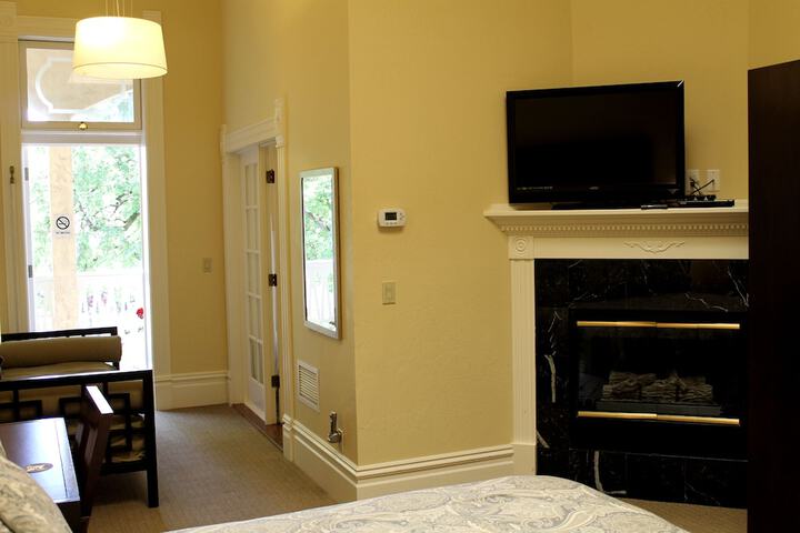 Room 22 of 38