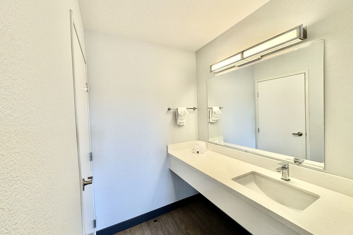 Motel 6 Bellflower CA - Los Angeles