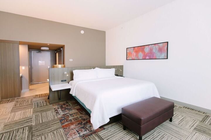 Room 34 of 47