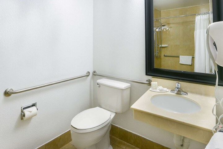 Room 14 of 22