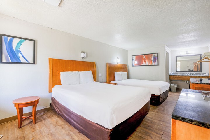 Cozy Garden Inn by OYO Hwy 40 Richmond