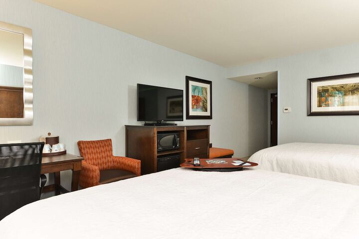 Hampton Inn Corning / Painted Post