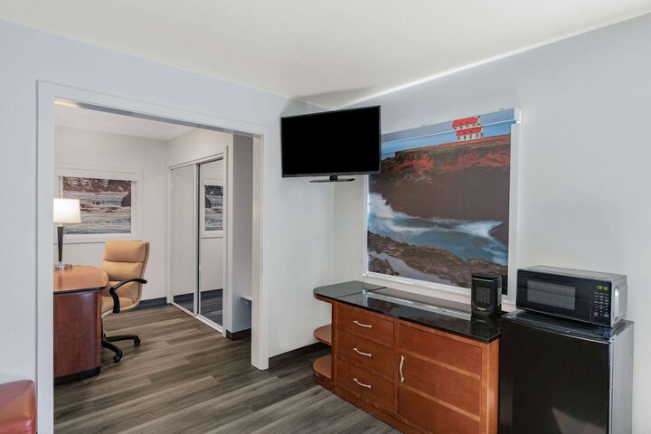 Room 11 of 40