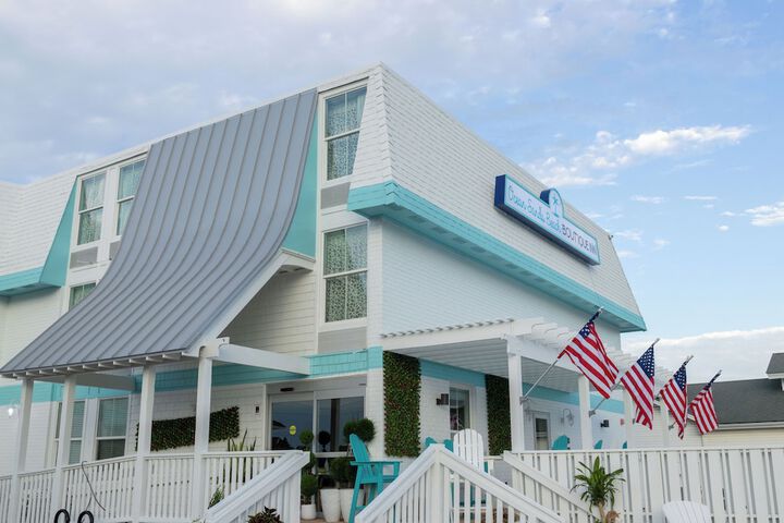 Ocean Sands Beach Boutique Inn - Stay at the Beach