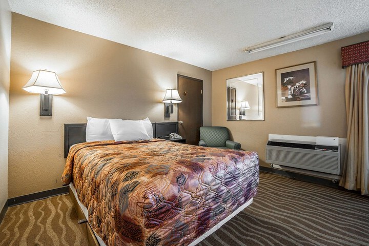 Room 13 of 30
