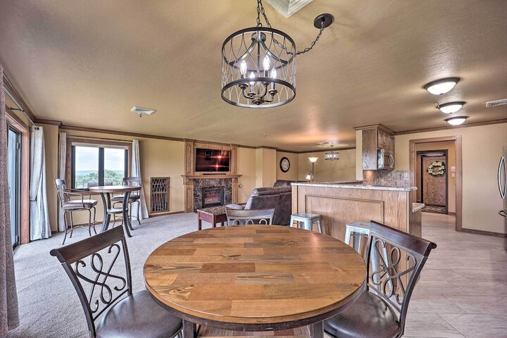 Golf Course & Lake Views: Cozy Afton Condo!