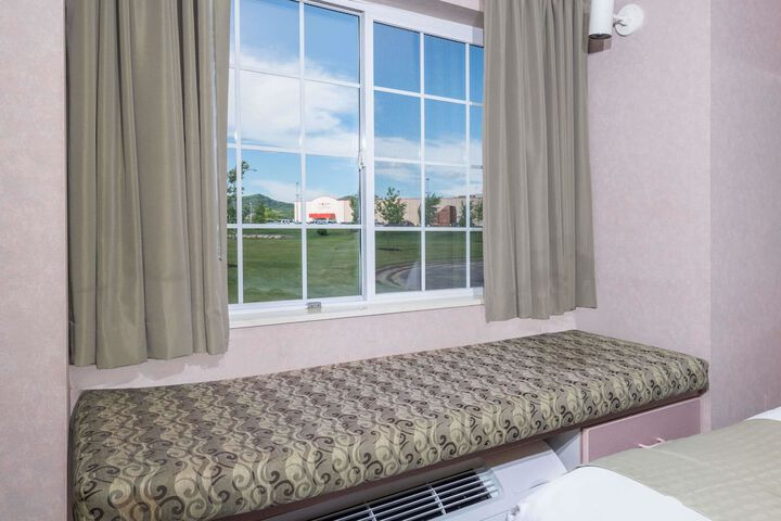 Room 10 of 14
