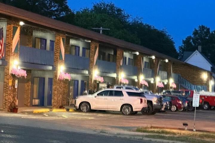 Kewanee Motor Lodge