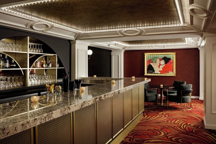 Lounge 88 of 103